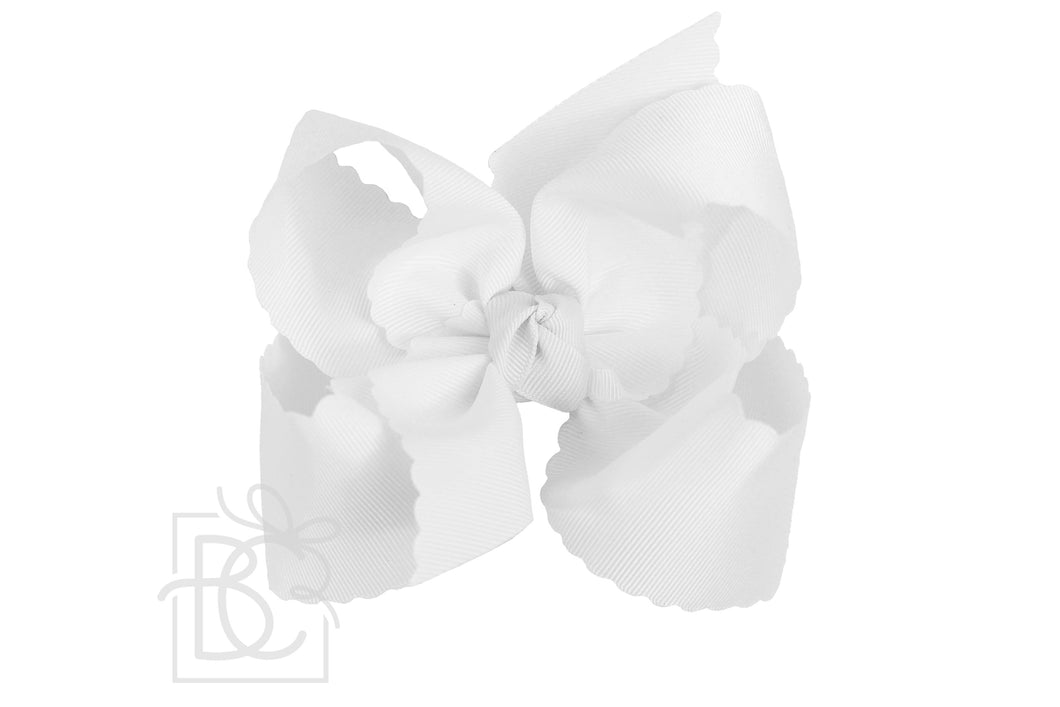 SCALLOPED EDGE BOW: White / 5.5